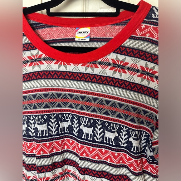 TULTEX Long Sleeve Tee T-Shirt Thermal Layering Top Blouse Red Snowflake Tree - Picture 3 of 6